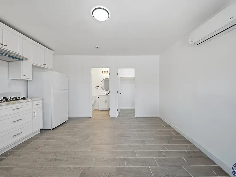1077 Wozencraft St #3 — Photo 7
