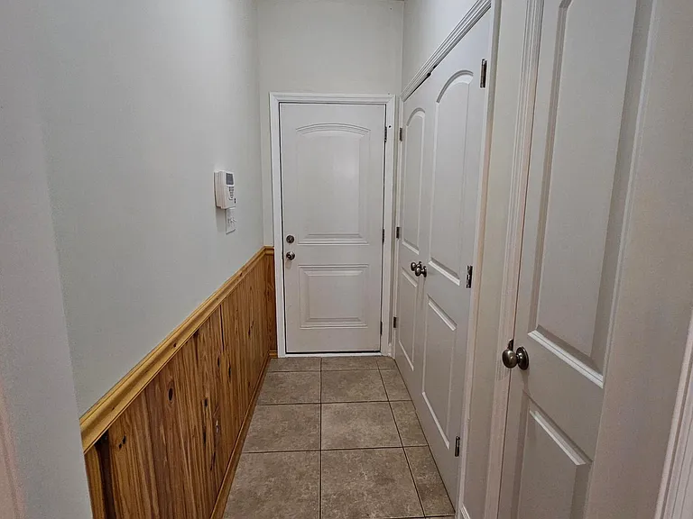 202 Winson Green Ln — Photo 16