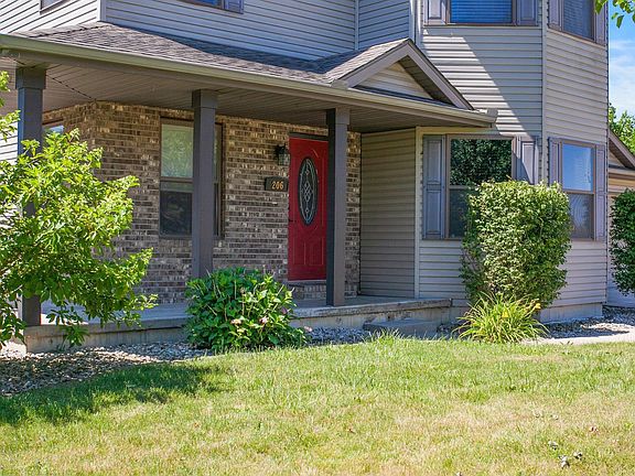 2nd image of 206 Brooke Ln