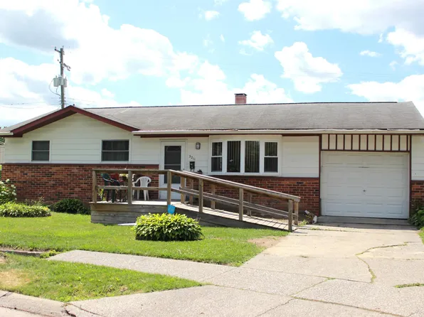 3211 S Arvin Dr, Saginaw, MI 48601