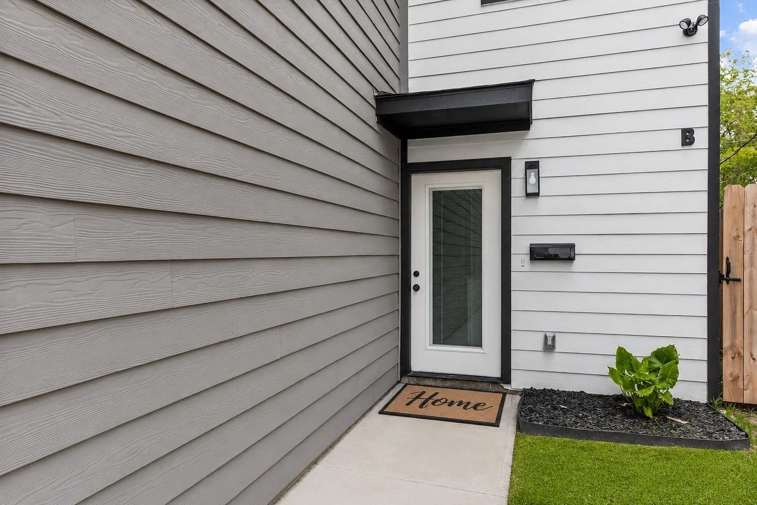 3 bed, 3.0 bath, 1092 sqft, $1,675 — Photo 2