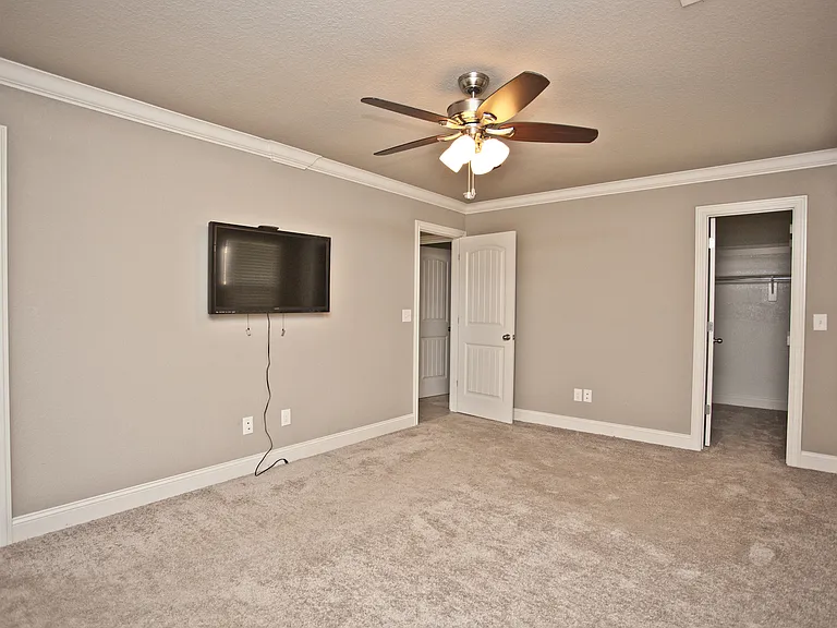 902 SW Crownview St — Photo 19