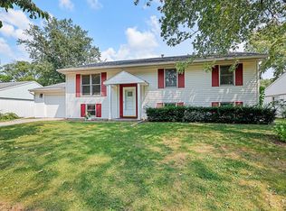 806 Fairoaks Dr, Champaign, IL 61821