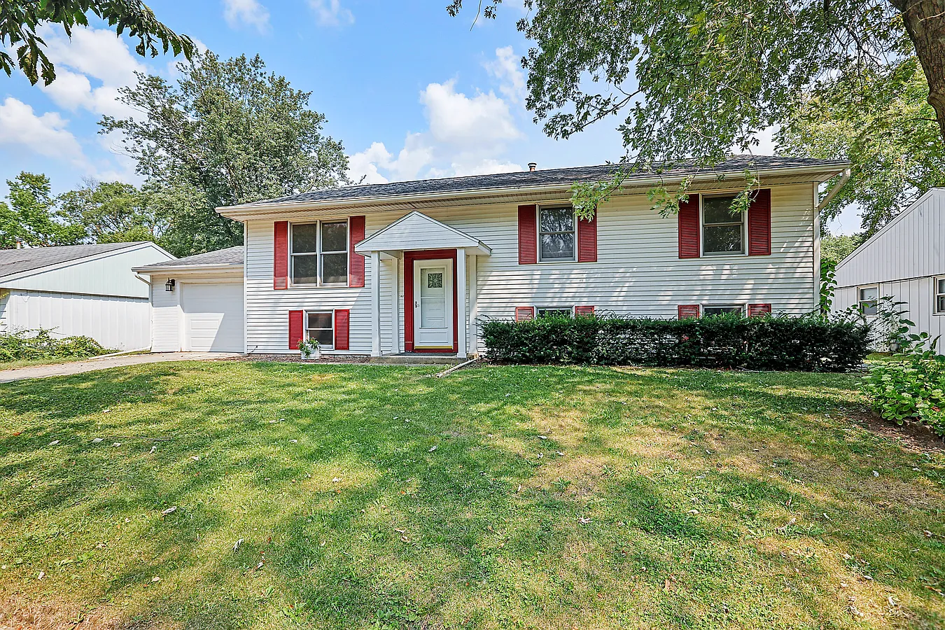 806 Fairoaks Dr photo 1