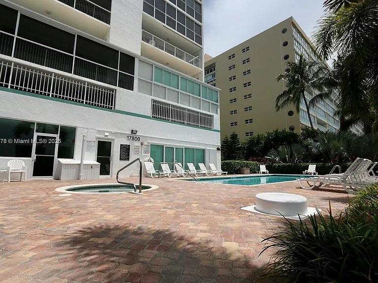 17800 N Bay Rd #404 — Photo 32