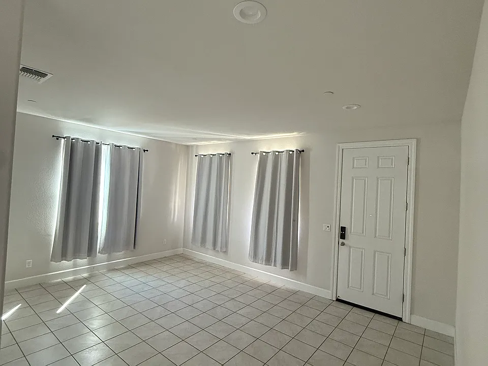 2184 Cavalry Ave