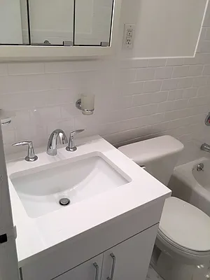 Rented by Solil Management | media 8