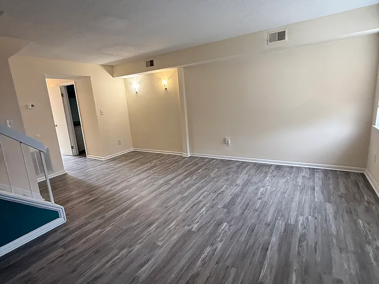 717 Tilden Pl — Photo 7