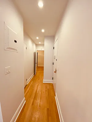 Rented by Metropolis Real Estate of Manhattan | media 9