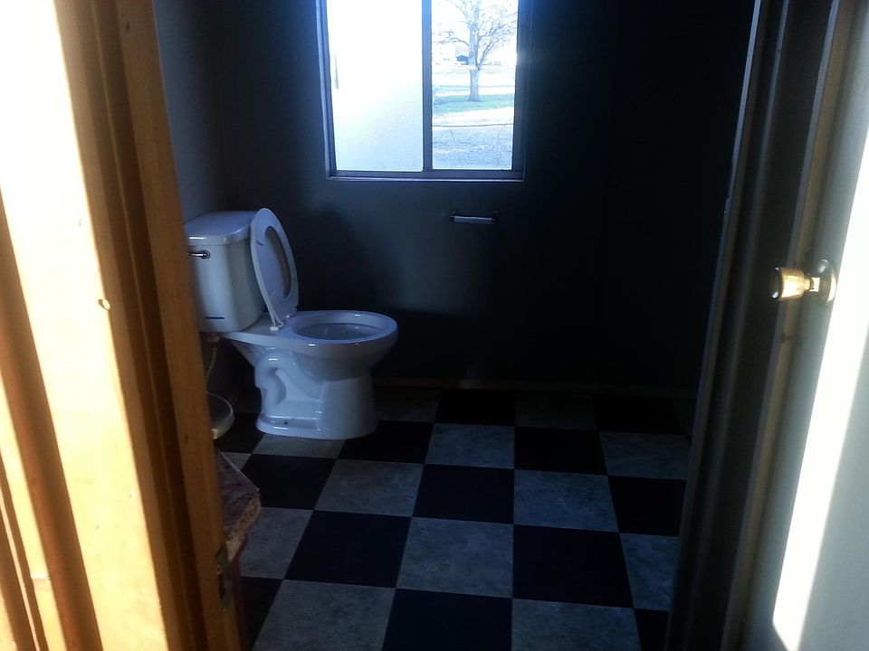 1st image of 104 N Mill St
