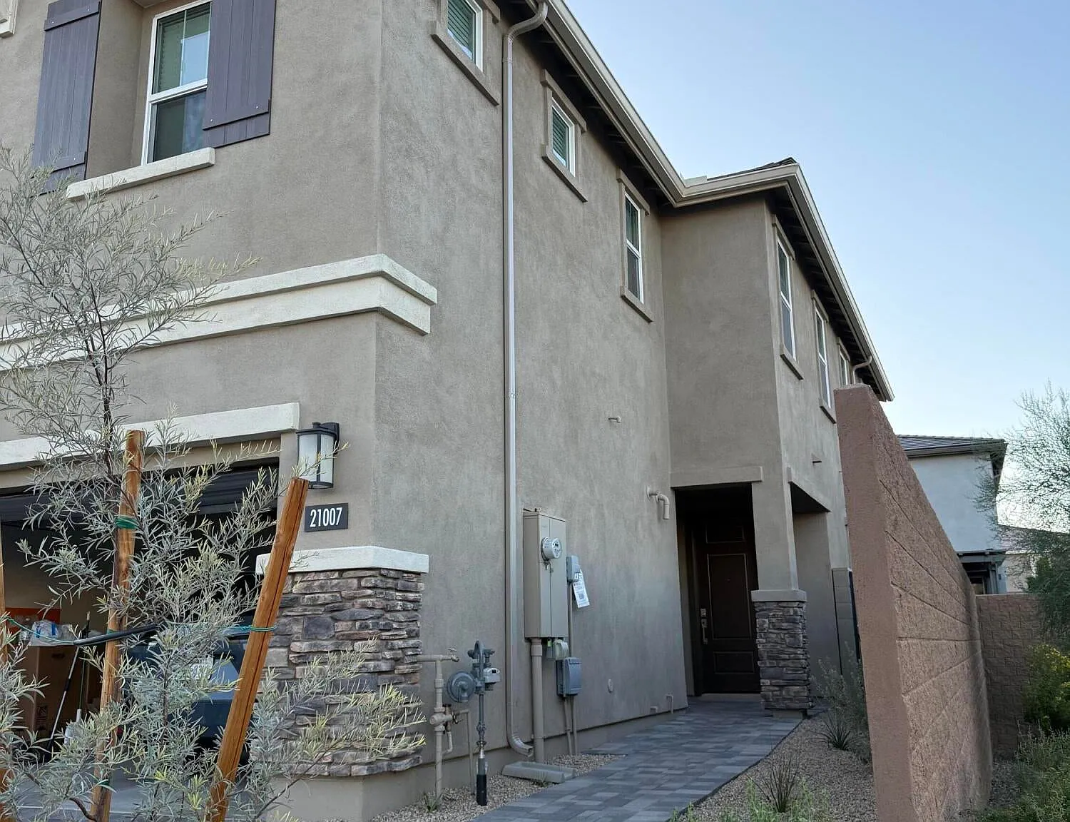 3 bed, 2.5 bath, 1962 sqft, $3,500 — Photo 1