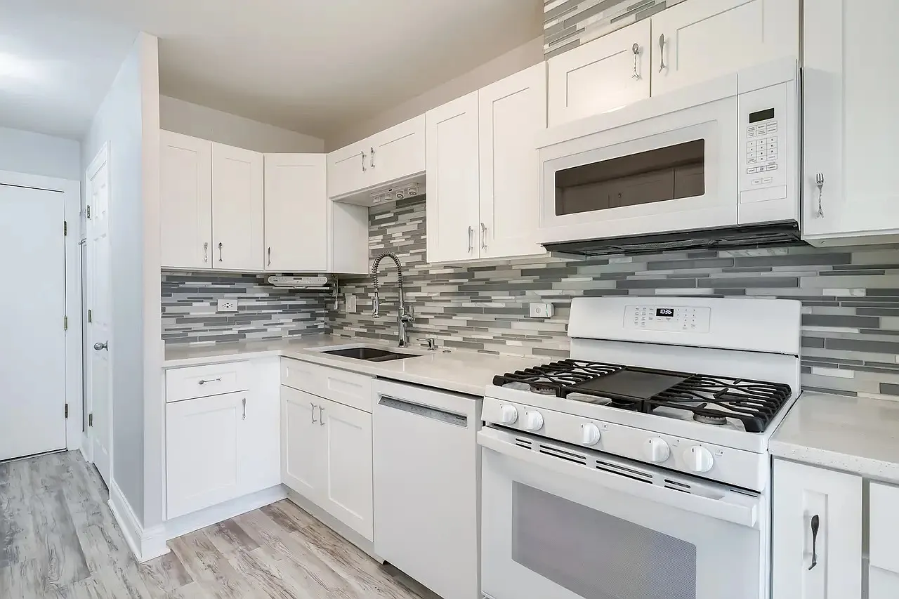 2 bed, 1200 sqft, $2,200 — Photo 3
