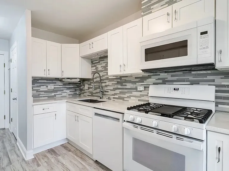 4000 Bayside Dr #205 — Photo 3