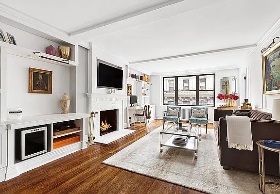 2nd image of 140 E 28th St APT 6D