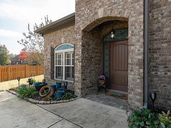 5th image of 305 River Oaks Cir