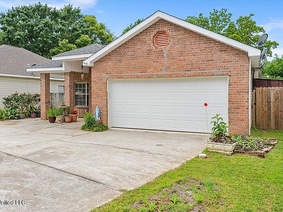 3rd image of 11119 Oakcrest Dr