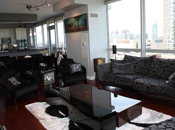 3rd image of 1841 S Calumet Ave APT 1001