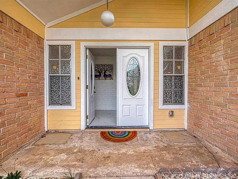 12055 Fairpoint Dr — Photo 5