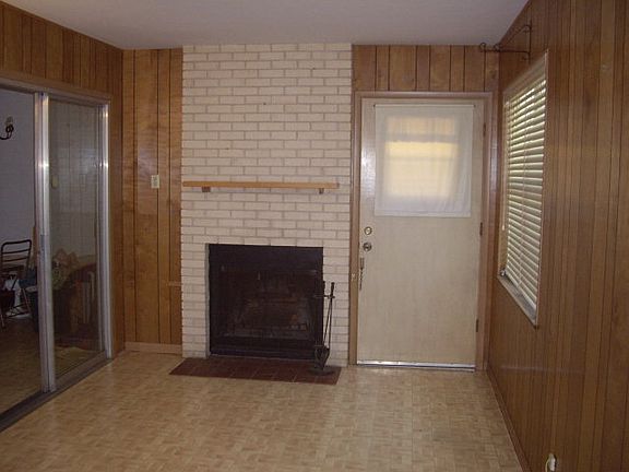 4th image of 1005 Avenue A