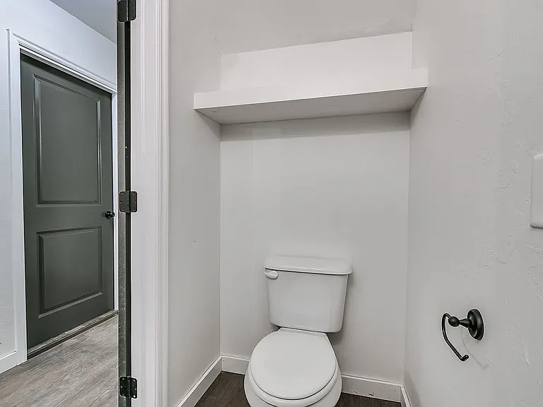 325 Mooring Dr — Photo 9