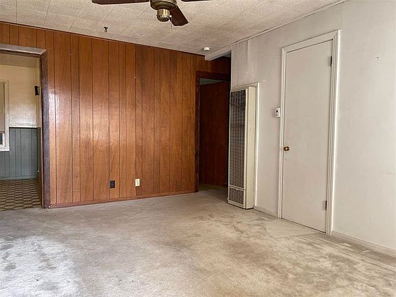 2nd image of 1001 N Ash St