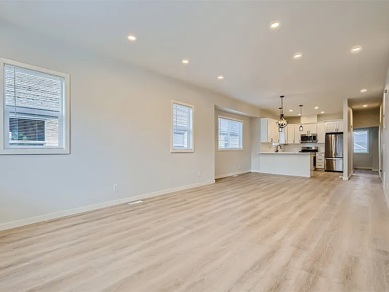 1704 S Hanford St — Photo 11