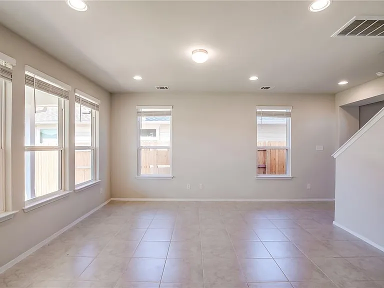 226 Trailside Ln — Photo 6