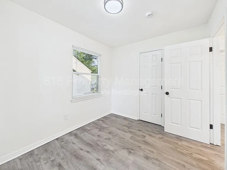 4910 Vista St — Photo 13