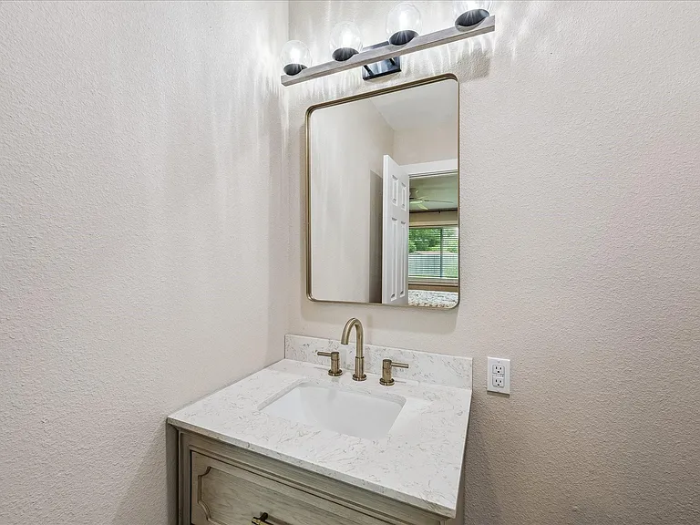 405 N Fulton St — Photo 26