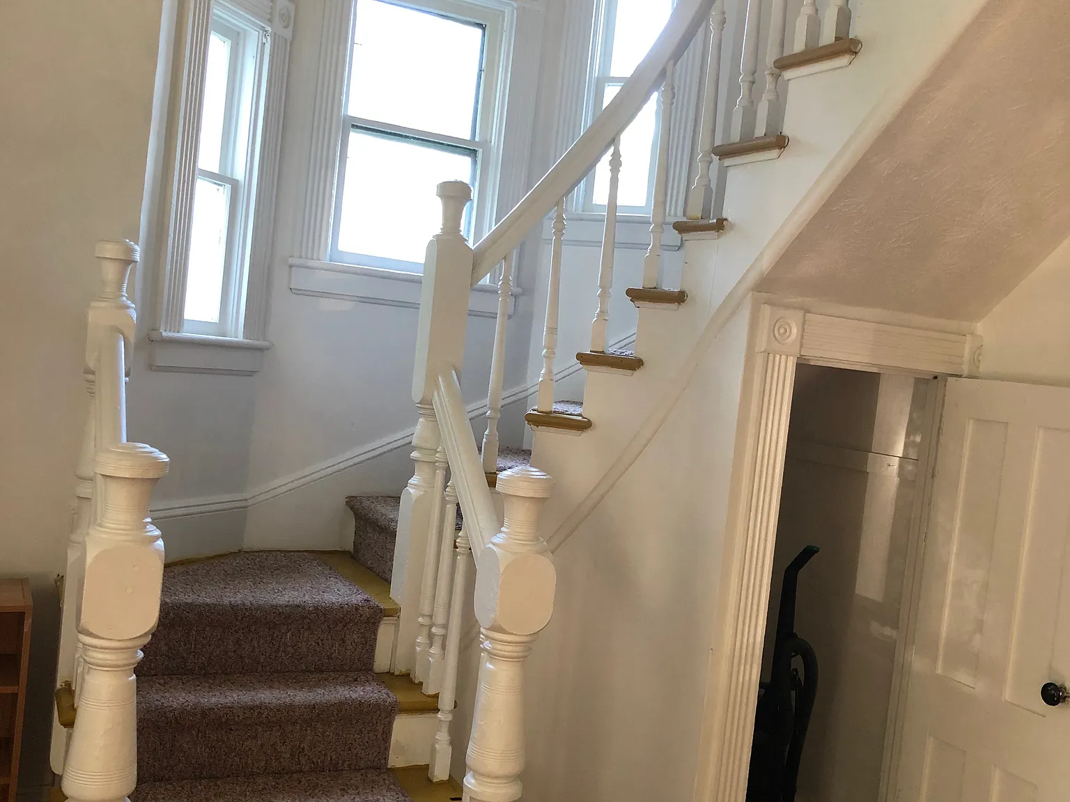 6 bed, 1896 sqft, $2,900 — Photo 4