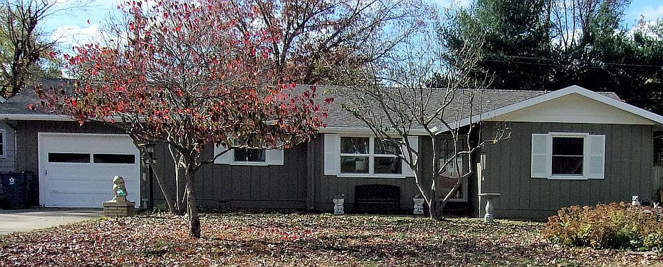 2nd image of 2411 S Kickapoo Ave