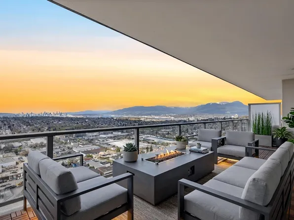 1888 Gilmore Ave #4207, Burnaby, BC V5C 0L2