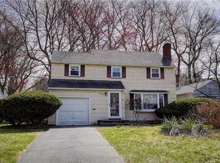 115 Glenmont Dr, Rochester, NY 14617