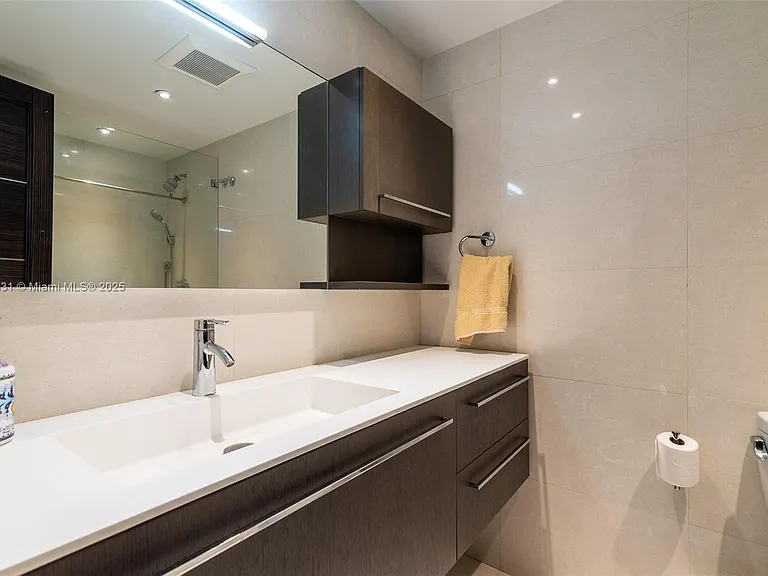 8877 Collins Ave #604 — Photo 9