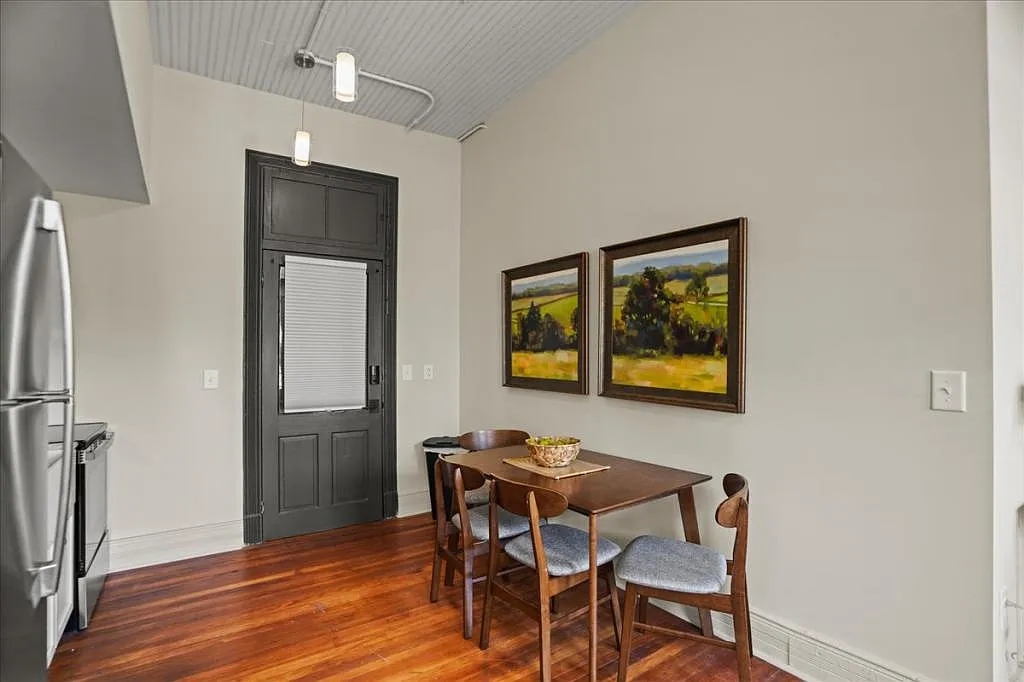 127-E W Evans St — Photo 3