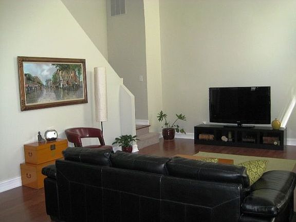 4th image of 1083 Queensgate Dr SE