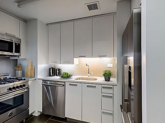 4th image of 250 W 93rd St APT 19F