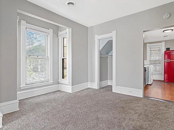 3rd image of 2411 Fillmore St NE #2