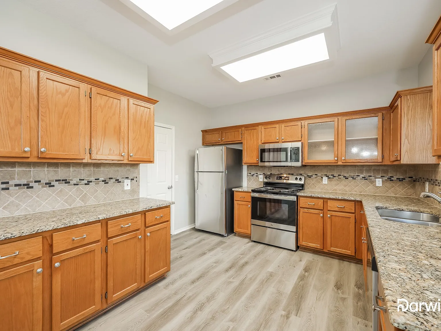 3 bed, 2.5 bath, 2533 sqft, $2,245 — Photo 4