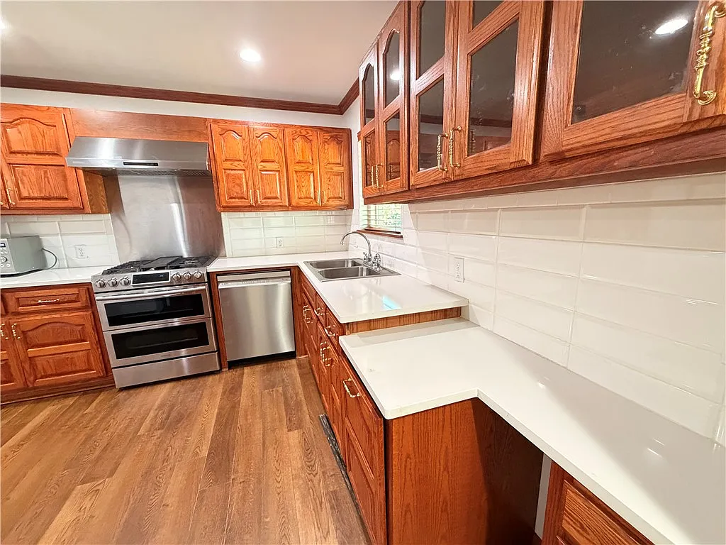 4 bed, 2.0 bath, 2055 sqft, $2,300 — Photo 3