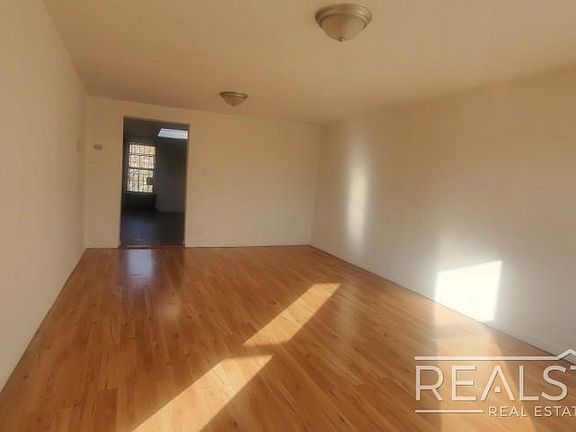 4th image of 139 Huntington St APT 3