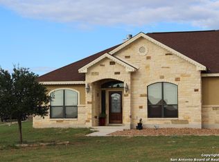 121 Abrego Run Dr, Floresville, TX 78114