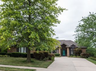 1001 Bailey Dr, Papillion, NE 68046