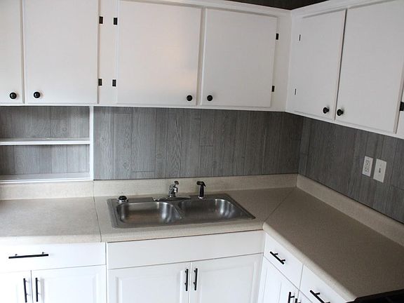 3rd image of 2703 Depauw Ave