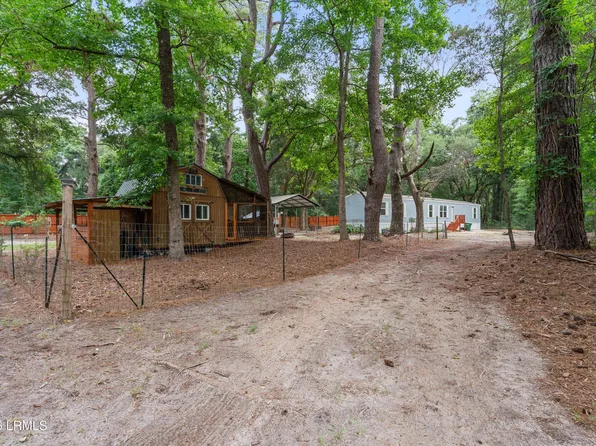 19 Sandy Ln, Beaufort, SC 29907