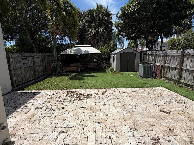 806 NW 41st Ct — Photo 12