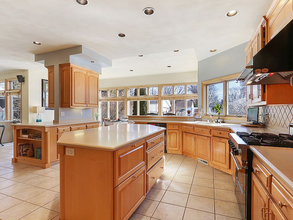 2nd image of 1743 Palisades Dr