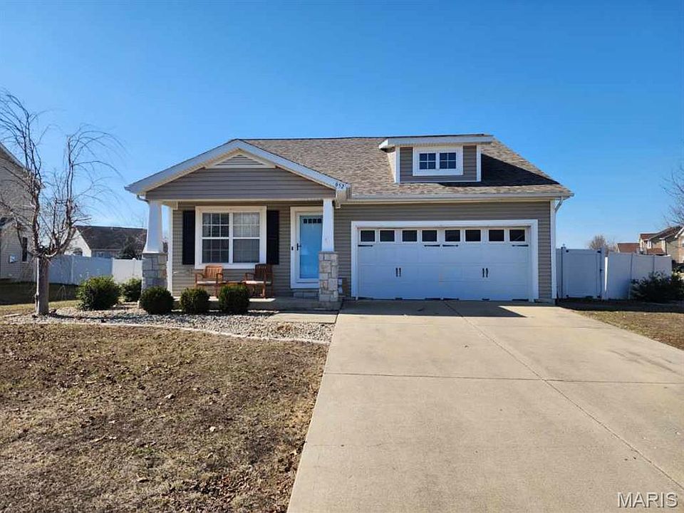 1st image of 652 Moorland Cir