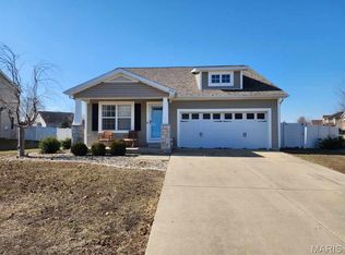 652 Moorland Cir, Mascoutah, IL 62258