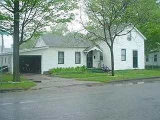 625 White Pigeon St photo 1